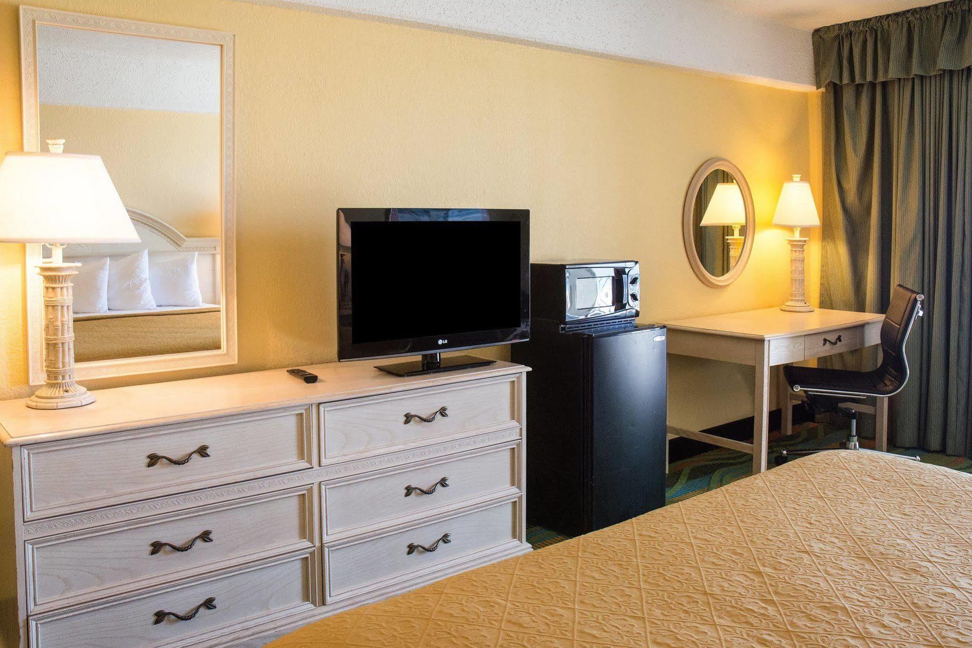 Hotel Boardwalk 705 バージニアビーチ エクステリア 写真